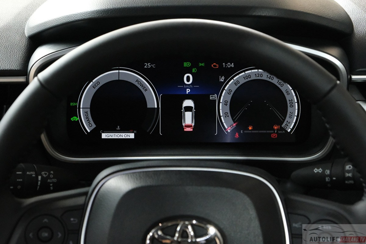 Các trang bị đáng chú ý khác bao gồm sạc không dây công suất 15W, cổng USB Type C, đèn viền nội thất, cốp điện và camera hành trình.