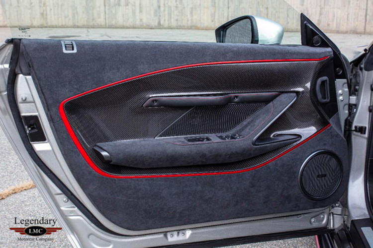 Giá bán lẻ đề xuất ban đầu cho chiếc xe này là 1.165.000 Đô, tuy nhiên sau 3 năm kể từ khi xuất xưởng với số lượng hạn chế, chắc chắn mức giá bán lại sẽ còn cao hơn so với giá bán ban đầu.