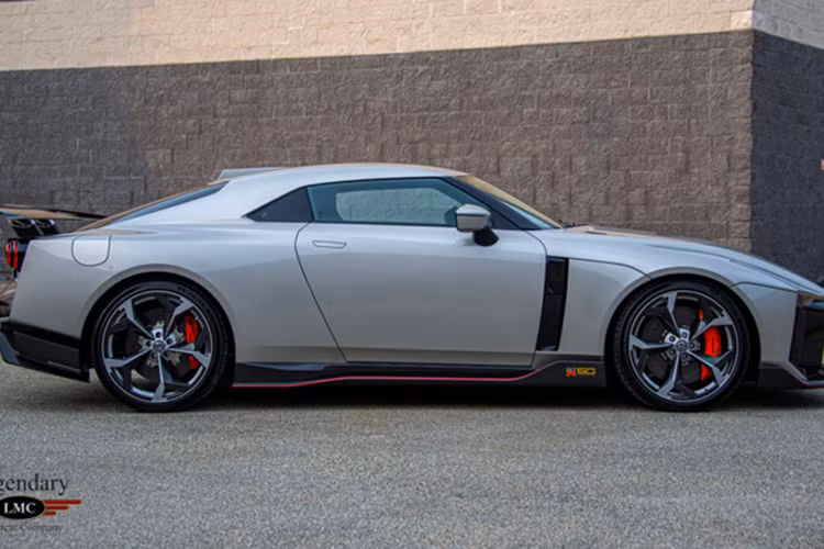 Hiện tại, một chủ sở hữu xe đã quyết định rao bán mẫu xe độc đáo này, mở ra cơ hội sở hữu “hàng hiếm” cho những nhà sưu tập xe. Chiếc GT-R50 thứ 11 được chế tạo được bán lại thông qua đại lý xe cũ Legendary Motorcar Company, một đại lý xe cũ độc đáo ở Ontario, Canada.