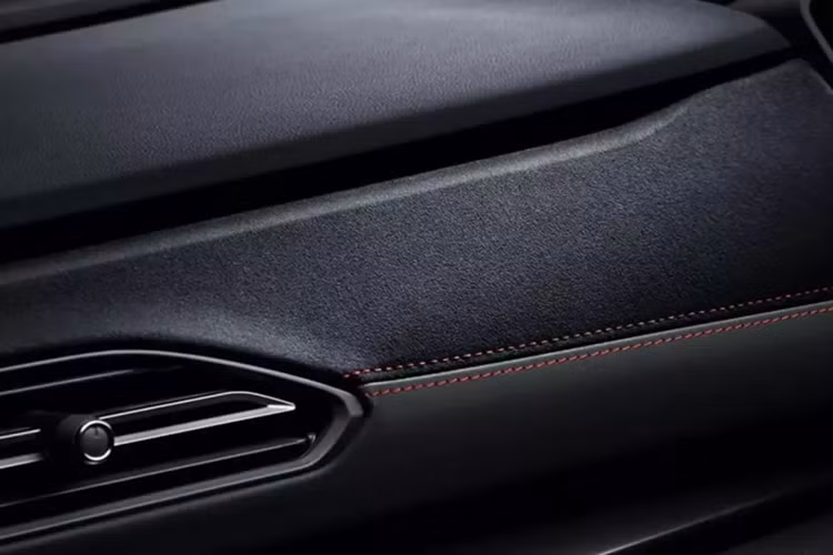 Không có thay đổi nào ở hệ truyền động, khi xe vẫn sửa dụng khối động cơ boxer 4 xi-lanh 2,4 lít tăng áp quen thuộc, tạo ra công suất 271 mã lực và mô-men xoắn 375 Nm. Công suất được truyền đến cả bốn bánh xe thông qua hộp số CVT có chế độ số tay 8 cấp ảo.