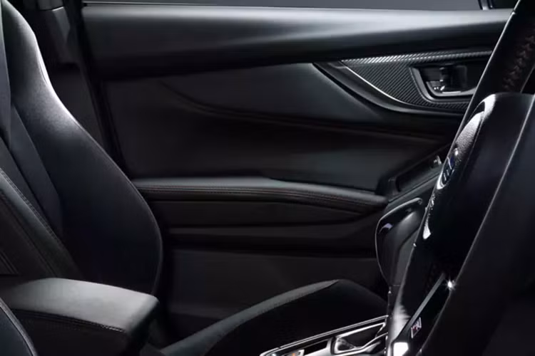 Mức giá xe Subaru STI Sport R-Black Limited hiện đã có thể đặt hàng với mức 5.302.000 Yên (34.700 USD) cho WRX S4 và 5.368.000 Yên (35.200 USD) cho Levorg. Con số này cao hơn 275.000 Yên (1.800 USD) so với các phiên bản STI Sport R EX mà chúng dựa trên.