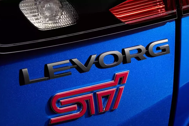 Subaru WRX S4 và Levorg đặc biệt được bổ sung thêm điểm nhấn màu đen ở ngoại thất và một số tiện ích bổ sung bên trong nội thất. Bắt đầu với ngoại thất, các mẫu xe STI Sport R-Black Limited được phân biệt bằng lớp sơn đen của ốp gương và ăng-ten trên nóc xe.