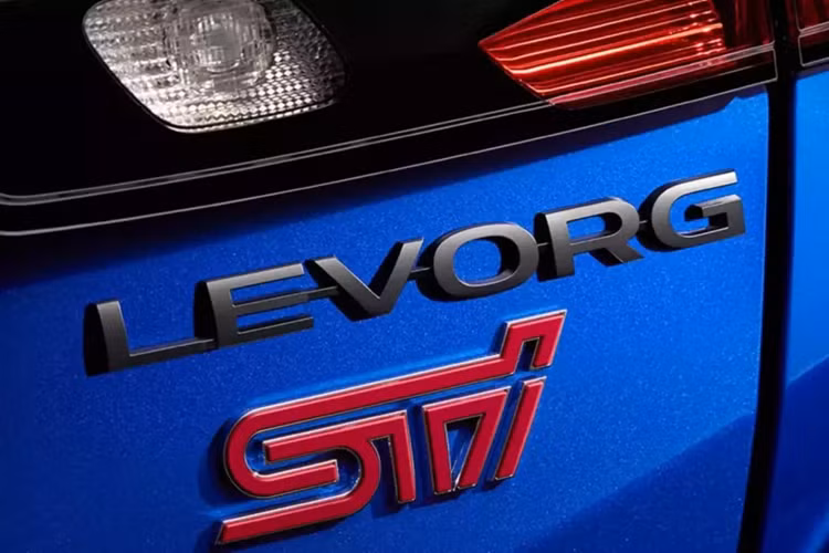 Subaru WRX S4 và Levorg đặc biệt được bổ sung thêm điểm nhấn màu đen ở ngoại thất và một số tiện ích bổ sung bên trong nội thất. Bắt đầu với ngoại thất, các mẫu xe STI Sport R-Black Limited được phân biệt bằng lớp sơn đen của ốp gương và ăng-ten trên nóc xe.