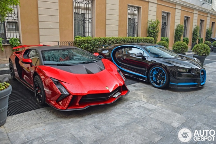 Ông cũng là chủ nhân của hàng loạt siêu phẩm nổi tiếng như: Koenigsegg Agera RS, McLaren P1, McLaren Speedtail, McLaren Senna, Bugatti Chiron Super Sport, Porsche 918 Spyder…