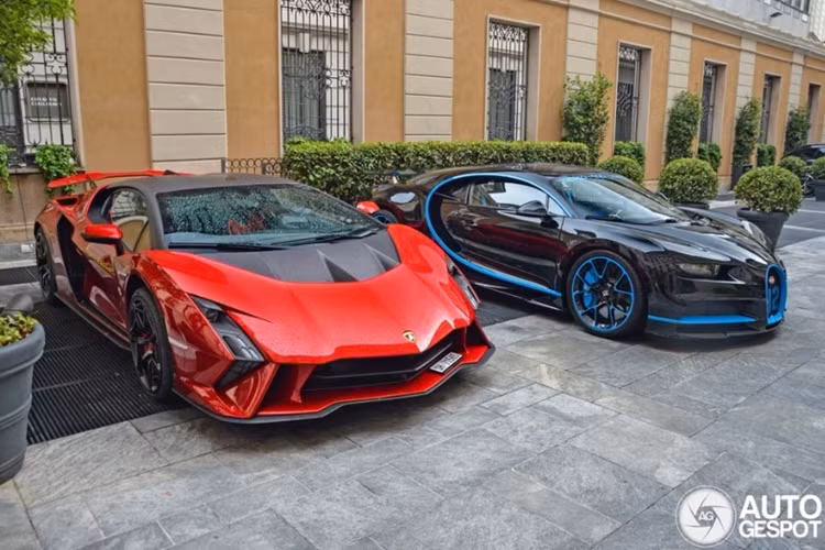 Ông cũng là chủ nhân của hàng loạt siêu phẩm nổi tiếng như: Koenigsegg Agera RS, McLaren P1, McLaren Speedtail, McLaren Senna, Bugatti Chiron Super Sport, Porsche 918 Spyder…