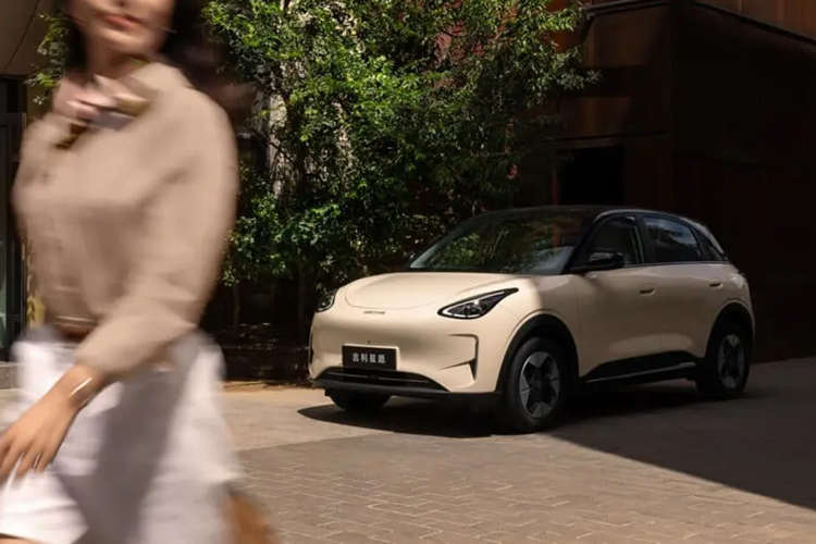 Cốp xe có dung tích 375 lít và khi gập hàng ghế thứ hai, không gian tăng lên tới 1.320 lít, chưa kể một cốp trước với dung tích 70 lít. Tại Trung Quốc, Geome Xingyuan có 2 cấu hình vận hành. Bản tiêu chuẩn được trang bị mô-tơ điện TZ160XS001 của GLB Power, cho công suất tối đa 78 mã lực (58 kW) và đạt tốc độ tối đa 125 km/h.