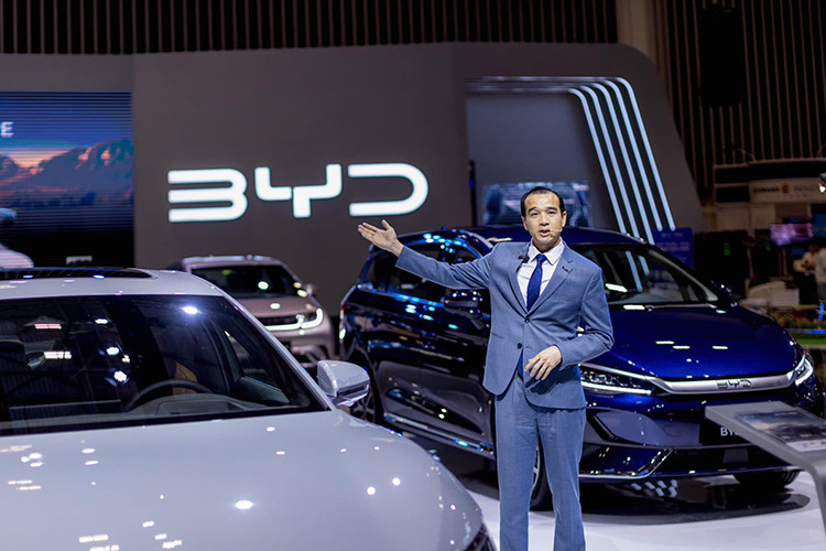 Hãng ôtô điện BYD mang đến cho khách tham quan tại VMS 2024 loạt sản phẩm đa dạng, phục vụ cho nhiều nhu cầu khác nhau, từ xe gia đình, xe đô thị đến các dòng xe cao cấp phục vụ nhóm khách hàng cao cấp...