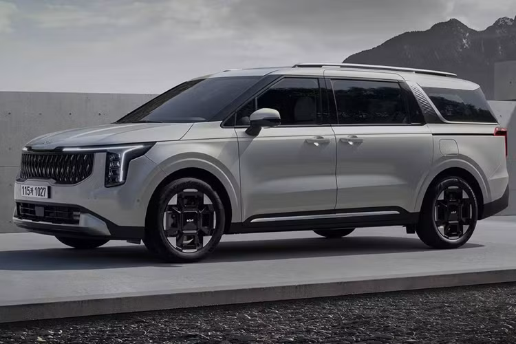 “Số lượng xe Carnival phiên bản hybrid sẽ cực kỳ hạn chế. Nếu khách hàng từng không đánh giá cao nguồn cung tại Australia của Kia Sorento phiên bản hybrid, họ sẽ có cảm nhận tương tự với Kia Carnival phiên bản lai điện, thậm chí có thể tệ hơn”, ông Roland Rivero cho biết.