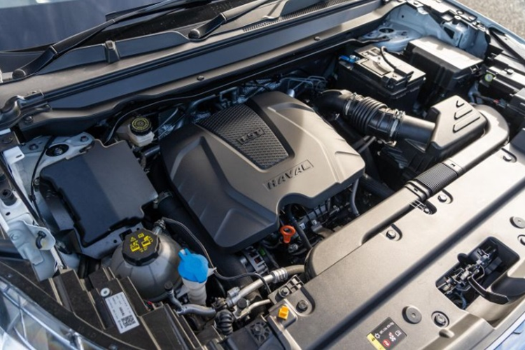 Cung cấp sức mạnh cho xe là hai tùy chọn động cơ máy xăng và hybrid. Thứ nhất là hệ truyền động hybrid là sự kết hợp giữa động cơ xăng 1.5L 4 xi lanh và 1 mô tơ điện. Khối động cơ này tạo ra công suất tổng cộng đạt 190 mã lực, mô men xoắn cực đại 375 Nm.