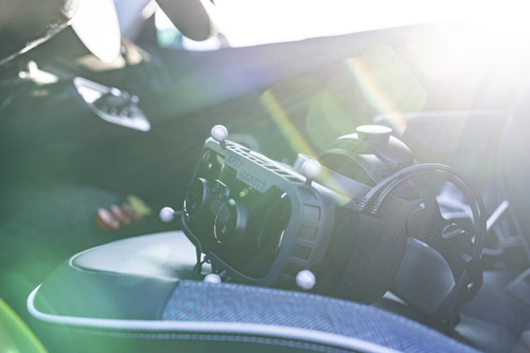 Mini thu nghiem ket hop cong nghe thuc te ao khi dang lai xe-Hinh-4