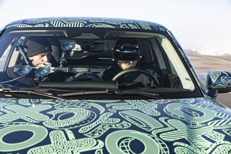 Mini thu nghiem ket hop cong nghe thuc te ao khi dang lai xe-Hinh-2