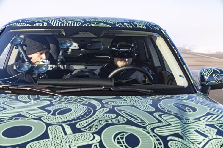 Mini thu nghiem ket hop cong nghe thuc te ao khi dang lai xe-Hinh-2