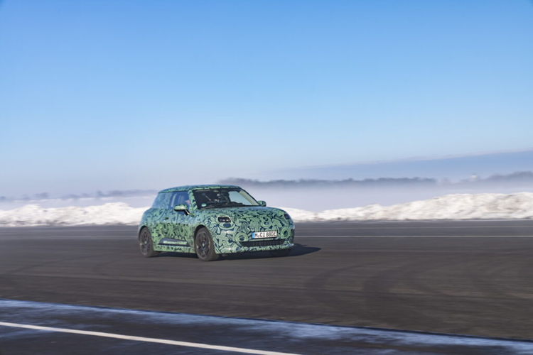 Mini thu nghiem ket hop cong nghe thuc te ao khi dang lai xe-Hinh-8