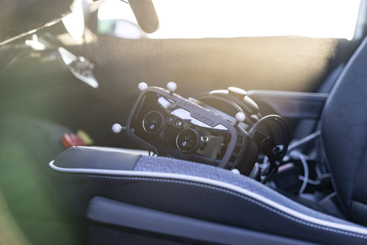 Mini thu nghiem ket hop cong nghe thuc te ao khi dang lai xe-Hinh-3