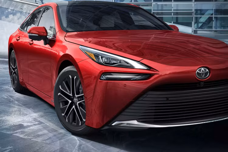 Limited là phiên bản cao cấp hơn với giá khởi điểm từ 68.180 USD (khoảng 1,678 tỷ đồng), tăng thêm 1.500 USD (khoảng 37 triệu đồng) so với đời trước.