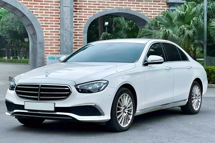 Ba năm trước, Mercedes-Benz cho biết xe plug-in hybrid và xe điện sẽ chiếm khoảng 50% doanh số hàng năm vào năm 2025. Tuy nhiên, đến thời điểm hiện tại, kế hoạch này gần như không thể trở thành hiện thực.