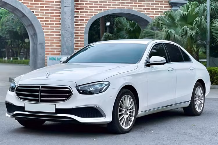 Ba năm trước, Mercedes-Benz cho biết xe plug-in hybrid và xe điện sẽ chiếm khoảng 50% doanh số hàng năm vào năm 2025. Tuy nhiên, đến thời điểm hiện tại, kế hoạch này gần như không thể trở thành hiện thực.