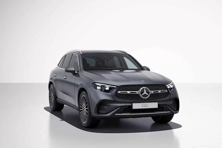 Theo đó, S-Class 2026 sẽ được trang bị một khối động cơ mới với hàng loạt công nghệ hiện đại đi kèm. Thời gian tới, hầu hết các mẫu xe mới của Mercedes-Benz sẽ được trang bị công nghệ hybrid nhằm đáp ứng các tiêu chuẩn khí thải Euro 7 và China 7 có hiệu lực từ năm 2027 – 2028.