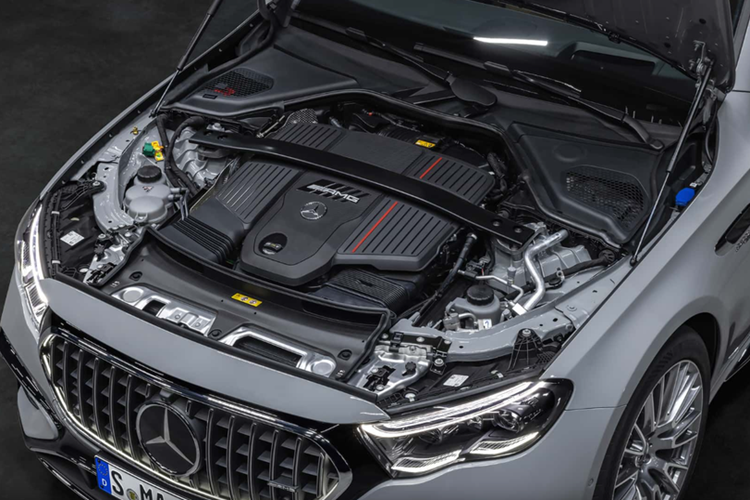 Trong buổi phỏng vấn mới đây với tờ Wirtschaftswoche, CEO Mercedes-Benz Ola Kallenius đã khẳng định động cơ đốt trong sẽ tiếp tục gắn bó với thương hiệu này trong một khoảng thời gian dài, ít nhất là cho tới năm 2030.