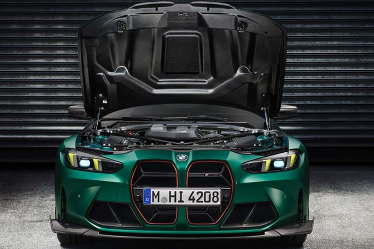 Hãng xe xứ Bravia cho biết M4 CS mới được trang bị khối động cơ mạnh mẽ hơn đồng thời cắt giảm tối đa trọng lượng, giúp mang lại khả năng vận hành vượt trội hơn so với thế hệ tiền nhiệm. BMW M4 CS thế hệ mới vẫn được trang bị khối động cơ 6 xi-lanh thẳng hàng dung tích 3.0L quen thuộc.