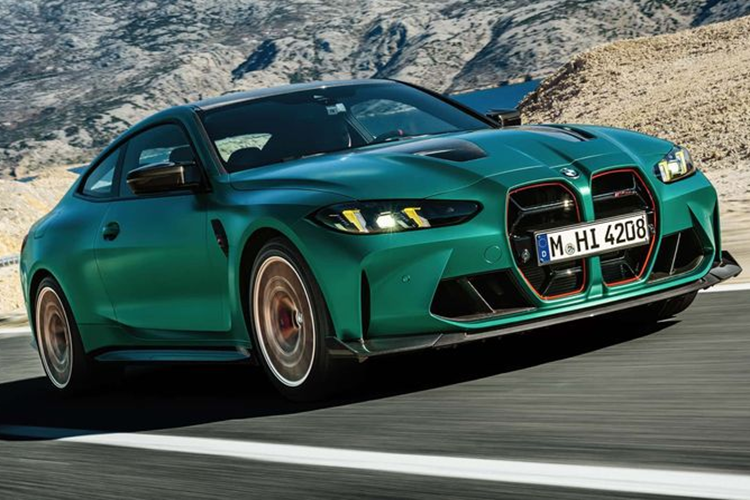 Tuy nhiên, các kỹ sư của thương hiệu Đức đã thực hiện hàng loạt tinh chỉnh với khối động cơ này, giúp tăng công suất cực đại từ 523 mã lực lên 550 mã lực, trong khi mô-men xoắn vẫn được giữ ở mức mô-men 649 Nm.