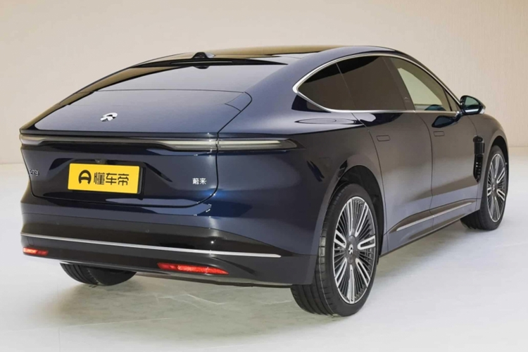 Trong buổi ra mắt, Nio đã trình làng nhiều công nghệ tiên tiến trên ET9, bao gồm hệ thống treo chủ động Skyride, được trình bày trong bài kiểm tra sâm panh với cựu CEO của Volkswagen Herbert Diess, hay bài kiểm tra thủng lốp để chứng minh độ ổn định của xe, được đích thân William Li thực hiện ở tốc độ 160 km/h.