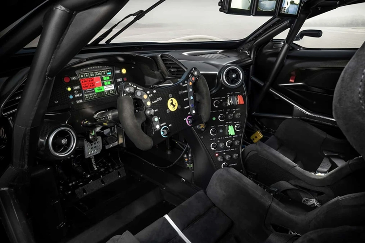 Mặc dù ngoại thất của Ferrari KC23 hoàn toàn khác biệt so với 488 GT3 EVO, nội thất của mẫu xe hàng thửa này tương đồng với mẫu xe đua trên, bao gồm khung chống lật, vô lăng phong cách xe đua, bảng đồng hồ taplo kỹ thuật số, cụm 3 màn hình camera quan sát, ghế bucket-seat bọc Alcantara...