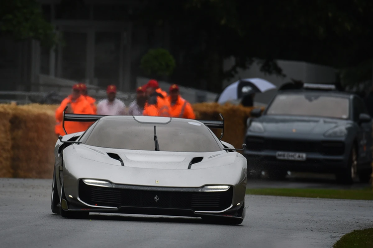 Bên cạnh KC23, Ferrari cũng sản xuất các mẫu xe hàng thửa dành cho một số khách hàng VIP thông qua chương trình Special Projects. Bên cạnh nhiều dự án được giữ bí mật, một số mẫu xe độc bản đã được hé lộ đến công chúng như SP51, SP48 Unica, BR20...