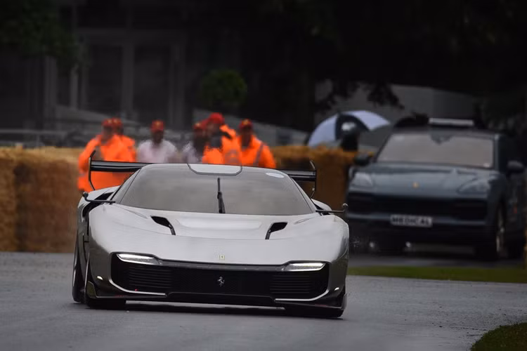 Bên cạnh KC23, Ferrari cũng sản xuất các mẫu xe hàng thửa dành cho một số khách hàng VIP thông qua chương trình Special Projects. Bên cạnh nhiều dự án được giữ bí mật, một số mẫu xe độc bản đã được hé lộ đến công chúng như SP51, SP48 Unica, BR20...