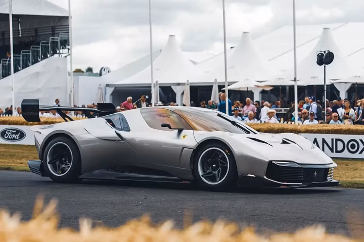 Ra mắt lần đầu tại sự kiện Goodwood Festival of Speed 2023, Ferrari KC23 hàng thửa độc nhất thế giới, vốn là một tác phẩm của chương trình Special Projects, hay được biết đến với tên gọi Portfolio Coachbuilding Programme.