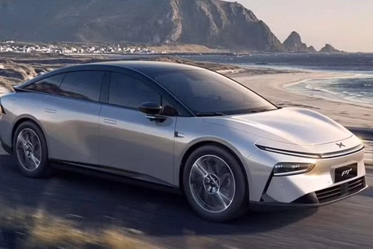 Xpeng gọi giải pháp này là giải pháp thị giác "Eagle Eye" (mắt diều hâu), cho biết nó có khả năng thu thập thông tin chính xác hơn, rõ ràng hơn và từ khoảng cách xa hơn so với camera truyền thống, có thể quét diện tích lên tới 1,8 sân bóng đá.