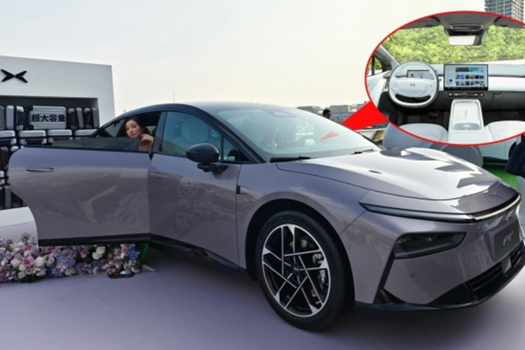 Số đo này lớn hơn một chút so với người anh em P7i. XPeng P7+ được trang bị bộ pin lithium sắt phosphate với tùy chọn công suất 60,7 kWh và 76,3 kWh cùng phạm vi hoạt động CLTC lần lượt là 620 km và 710 km. Thiết kế bên ngoài của P7+ đã được tối ưu hóa để giảm sức cản của gió và Xpeng cho biết mẫu xe này chỉ tiêu thụ 11,6 kWh điện trên 100 km.