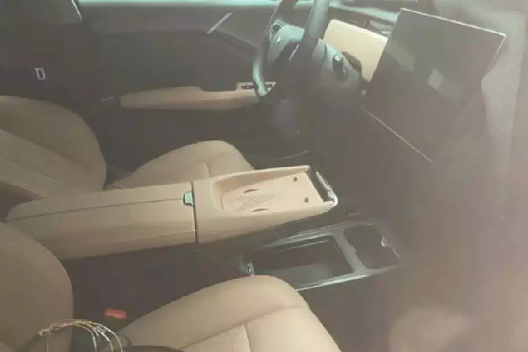 Trước đó, vào ngày 24 tháng 4 tại cuộc họp truyền thông kỹ thuật mùa xuân Voyah 2024, Voyah đã chính thức thông báo rằng một mẫu máy mới với sự hợp tác sâu rộng với Huawei sẽ được ra mắt trong năm nay. Đồng thời, Voyah cũng công bố kế hoạch ra mắt mẫu SUV thuần điện mới trong năm nay.