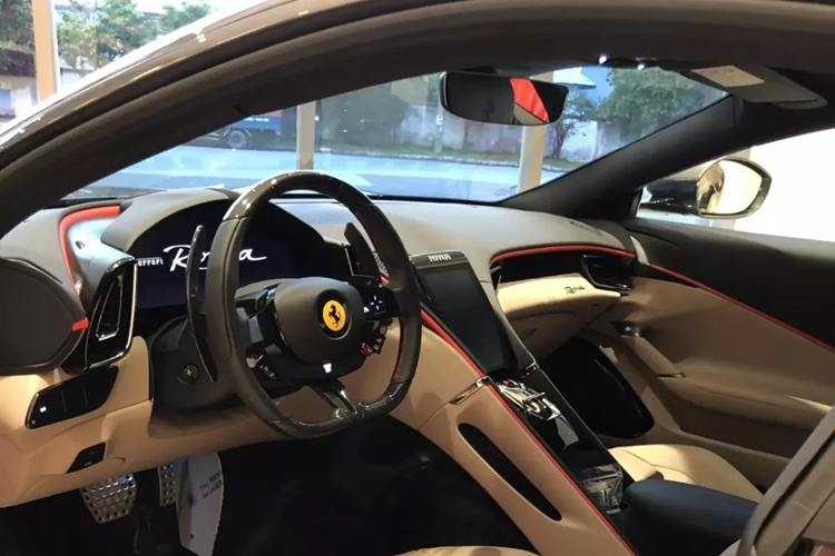 Ferrari Roma đã được giới thiệu vào cuối tháng 11 năm 2019, đây là chiếc Coupe 2+2 hoàn toàn mới được ra mắt trong một sự kiện diễn ra ở Roma, Ý với mang thiết kế cổ điển của những năm 1950 và 1960 được hãng siêu xe Ý gọi là “La Dolce Vita”.