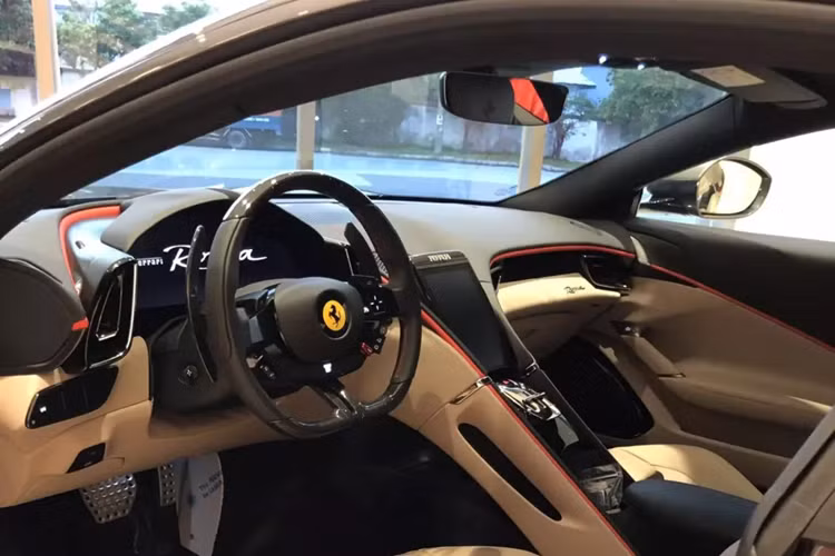 Ferrari Roma đã được giới thiệu vào cuối tháng 11 năm 2019, đây là chiếc Coupe 2+2 hoàn toàn mới được ra mắt trong một sự kiện diễn ra ở Roma, Ý với mang thiết kế cổ điển của những năm 1950 và 1960 được hãng siêu xe Ý gọi là “La Dolce Vita”.