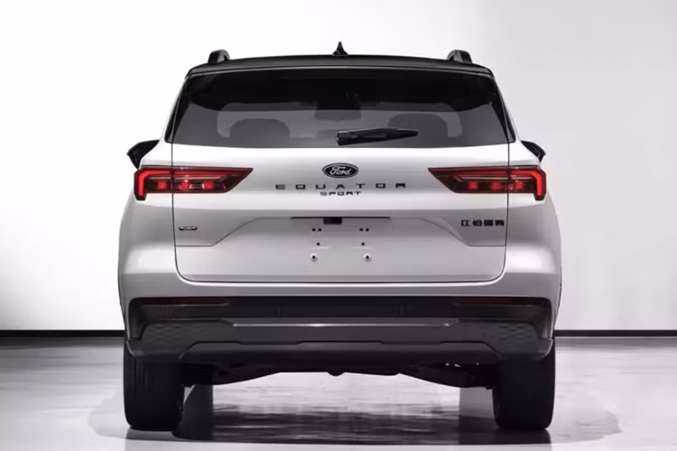 Hệ thống này tạo ra công suất kết hợp 362 mã lực và mô-men xoắn 555 Nm, nhiều hơn những gì các tài liệu ban đầu từ MIIT Trung Quốc công bố.