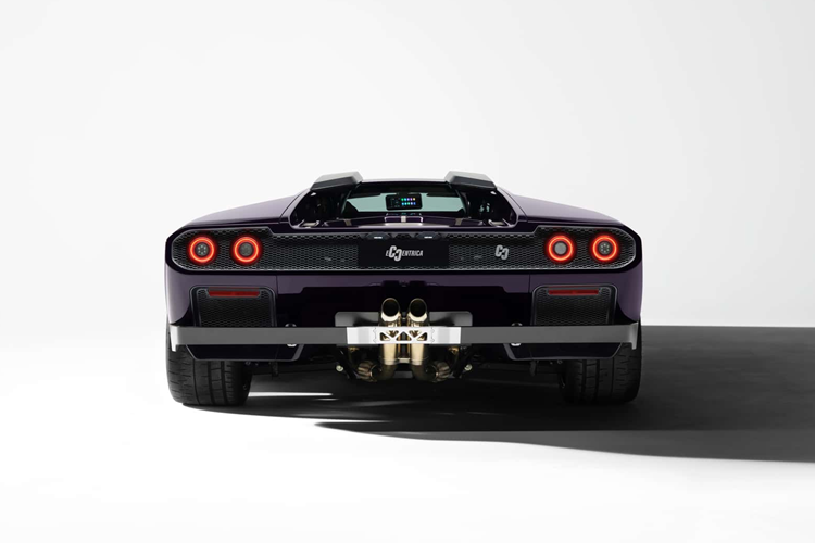 Người sáng lập và Chủ tịch Eccentrica Emanuel Colombini cho biết: “Eccentrica V12 là một dự án đam mê mang đậm tính cá nhân cá nhân, được sinh ra từ sự ngưỡng mộ suốt đời của tôi đối với Lamborghini Diablo huyền thoại. Mặc dù rất ngưỡng mộ thiết kế ban đầu nhưng tôi muốn nâng cao trải nghiệm lái xe".