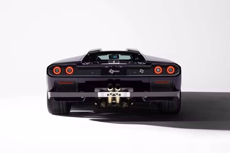 Người sáng lập và Chủ tịch Eccentrica Emanuel Colombini cho biết: “Eccentrica V12 là một dự án đam mê mang đậm tính cá nhân cá nhân, được sinh ra từ sự ngưỡng mộ suốt đời của tôi đối với Lamborghini Diablo huyền thoại. Mặc dù rất ngưỡng mộ thiết kế ban đầu nhưng tôi muốn nâng cao trải nghiệm lái xe".