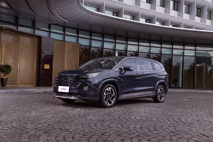 Cung cấp sức mạnh cho Hyundai Custin là 2 tùy chọn động cơ. Đầu tiên là động cơ xăng 2.0L Turbo GDi, cho công suất tối đa 236 mã lực và mô-men xoắn cực đại 353 Nm.