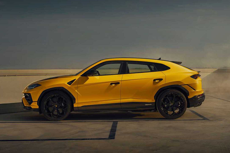 Ngược lại, Urus S là bản nâng cấp và thay thế cho Urus thông thường nhưng tập trung vào sự thoải mái hơn với hệ thống treo khí nén, đem đến một sự lựa chọn đối lập so với Urus Performante.