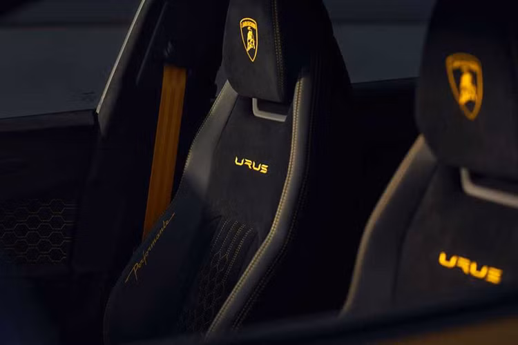 Theo chia sẻ từ Rouven Mohr, Urus SE có thể đáp ứng được cả hai yếu tố này và ông cho biết:”Chiếc xe này là một chiếc xe toàn diện và thậm chí còn thoải mái hơn vì chúng tôi đã hiệu chỉnh lại toàn bộ hệ thống treo khí nén.