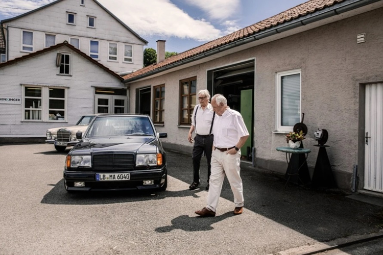 Vào cuối năm 2023, HWA đã quyết định hồi sinh mẫu xe huyền thoại Mercedes-Benz 190E 2.5-16V Evo II với tên gọi HWA EVO.