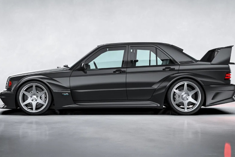 Phía sau xe là cụm đèn hậu LED khỏe khoắn, đi cùng cánh gió sau cố định kích thước lớn và ống xả thể thao nằm về bên trái thân xe.