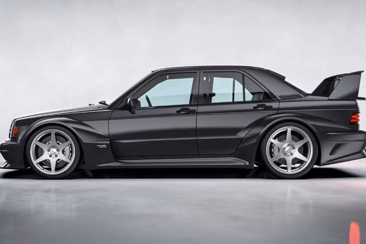 Phía sau xe là cụm đèn hậu LED khỏe khoắn, đi cùng cánh gió sau cố định kích thước lớn và ống xả thể thao nằm về bên trái thân xe.