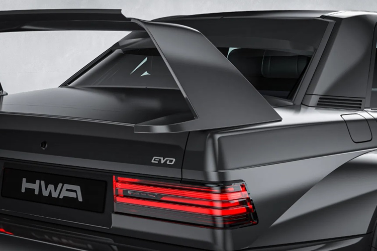 Cung cấp sức mạnh cho HWA EVO sẽ là động cơ V6 Biturbo dung tích 3.0L, cho công suất mạnh 450 mã lực và mô-men xoắn 550 Nm, đi kèm với động cơ này là hộp số sàn 6 cấp.