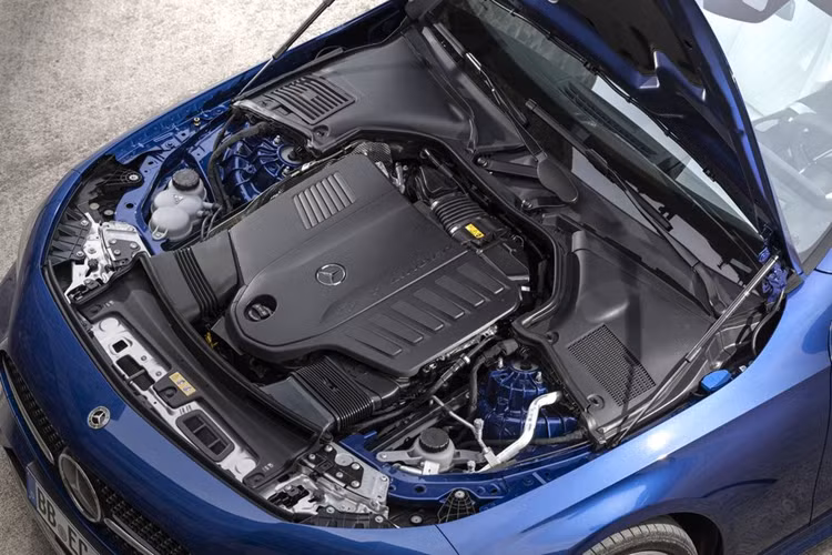 Trong khi đó, giá xe Mercedes-Benz CLE Coupe 2024 bản tiêu chuẩn CLE450 có mức khởi điểm từ 66.800 USD (tương đương 1.629 tỷ đồng), nếu nâng cấp lên gói trang trí Pinnacle, mức giá từ 69.400 USD (khoảng 1.693 tỷ đồng). 