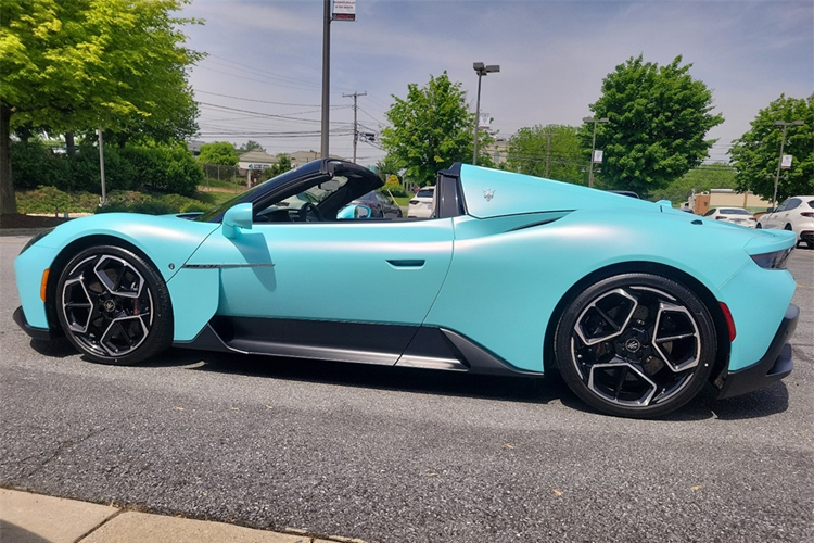 Động cơ của siêu xe Maserati MC20 Cielo sẽ kết hợp cùng hộp số tự động ly hợp kép 8 cấp, nhờ đó xe có thể tăng tốc từ vị trí xuất phát lên 100 km/h trong thời gian dưới 2,9 giây, trước khi đạt vận tốc tối đa 325 km/h.