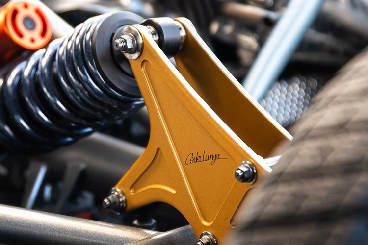 Cung cấp sức mạnh cho Huayra Codalunga vẫn là khối động cơ V12 do AMG lắp ráp thủ công với sức mạnh lên đến 840 mã lực và mô-men xoắn 1.100 Nm.