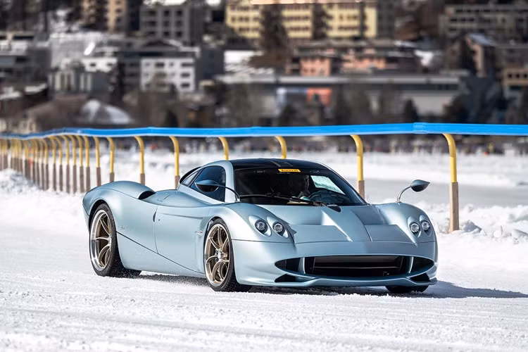 Dù là lý do gì đi nữa, việc siêu xe Pagani Huayra Codalunga bản giới hạn với giá trị hàng triệu USD bị cảnh sát tạm giữ đã khiến cộng đồng xe toàn cầu bất ngờ. Nhiều người hy vọng chiếc Huayra Codalunga này sẽ sớm tiếp tục xuất hiện trên đường phố.