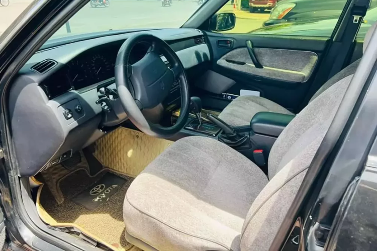 Nhưng 2 chiếc xe kể trên cũng không nổi tiếng bằng chiếc Toyota Crown mang biển số 51K-888.88, đây là siêu biển đã được mang ra đấu giá nhiều lần.